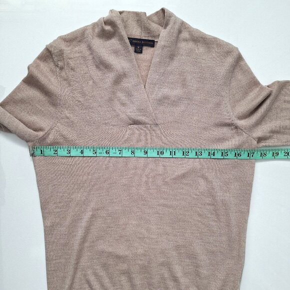 346 Brooks Brothers fine knit beige v-neck sweater - Picture 4 of 6